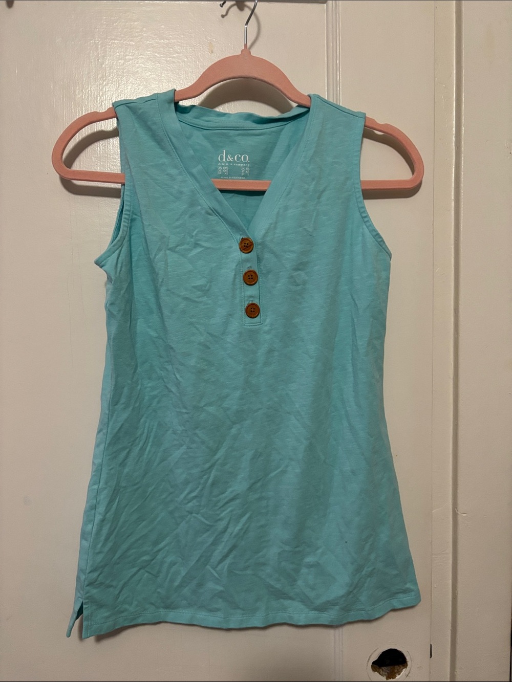 d & co. Women's V-Neck Sleeveless Tank in Aqua